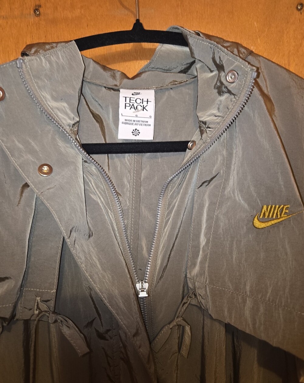 NWOT Nike Sportswear Tech Pack Repel Long Hooded Parka Coat in Taupe - Picture 7 of 9
